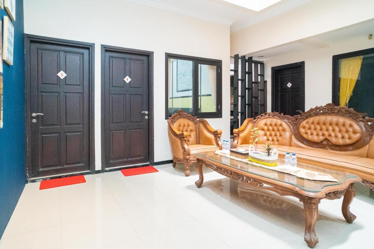 Guest house Reddoorz Syariah Near Marvel Mall 2 Surabaya