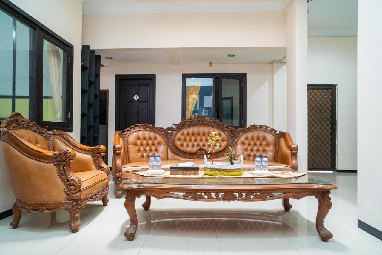 Reddoorz Syariah Near Marvel Mall 2 Surabaya