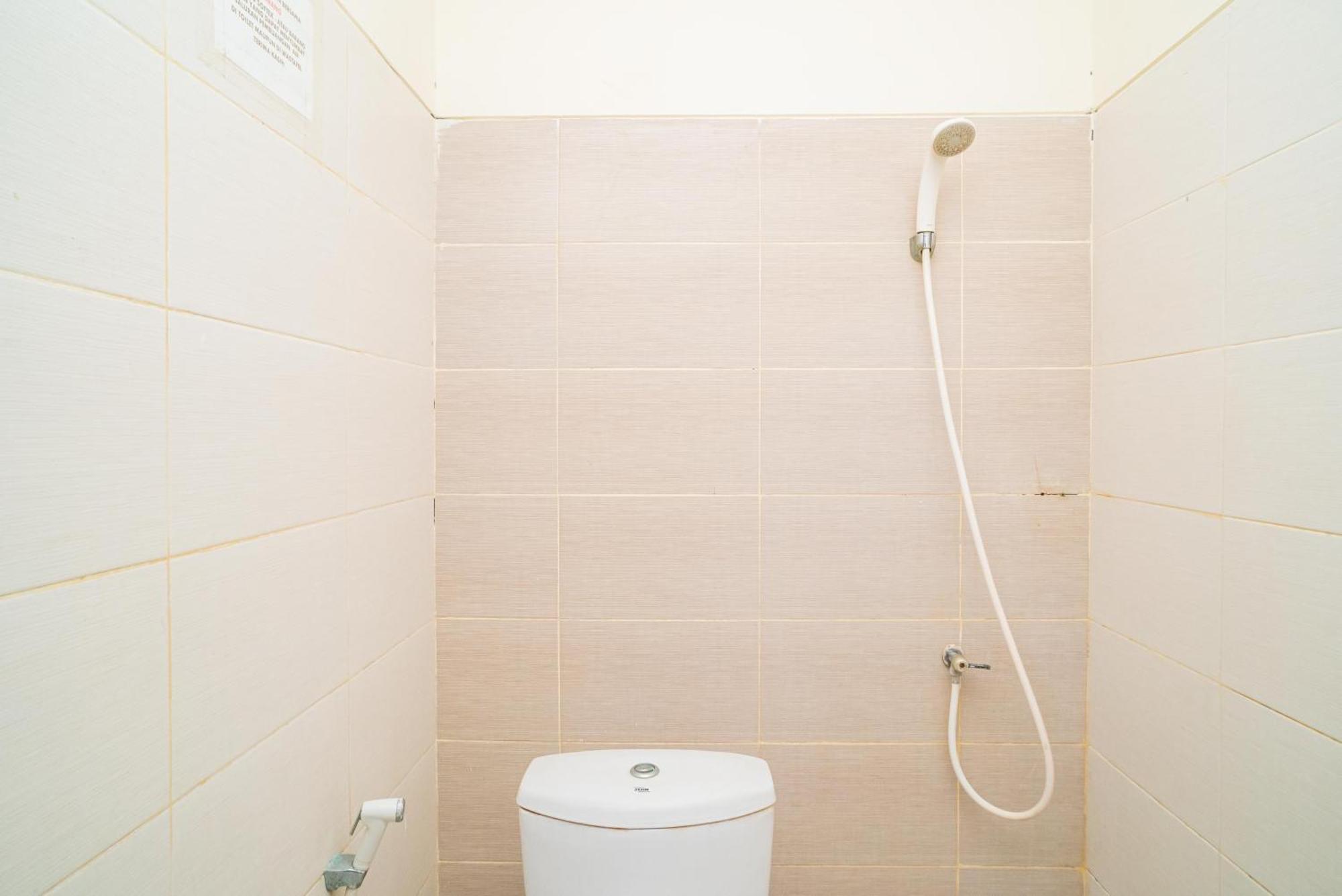 Guest house Reddoorz Syariah Near Marvel Mall 2